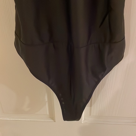 NWT Sincerely Jules Black Velvet Sleeveless drop neck bodysuit in size large - Picture 5 of 8